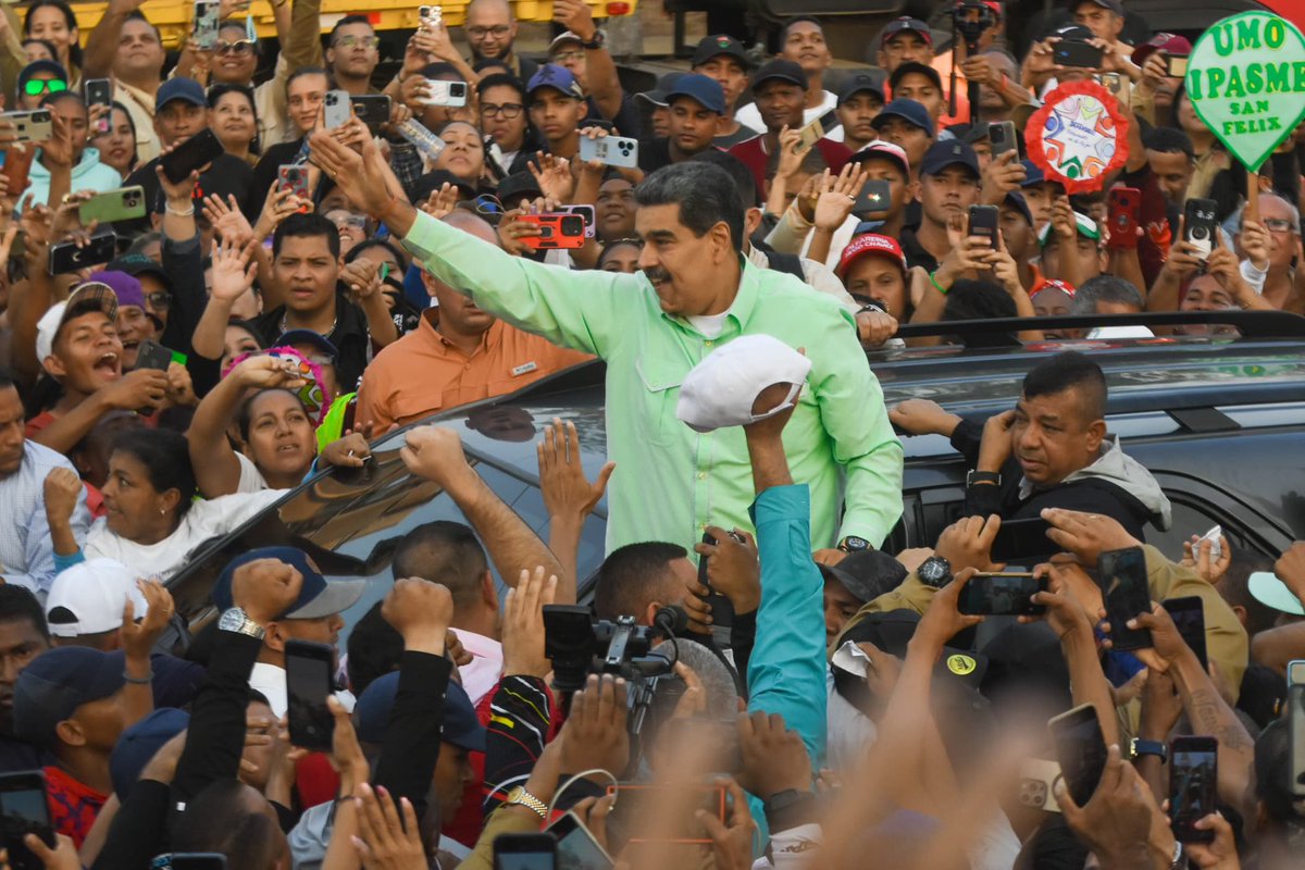 Amor con amor se paga !!! 
El pueblo de Guayana con <a href="/NicolasMaduro/">Nicolás Maduro</a> para seguir venciendo