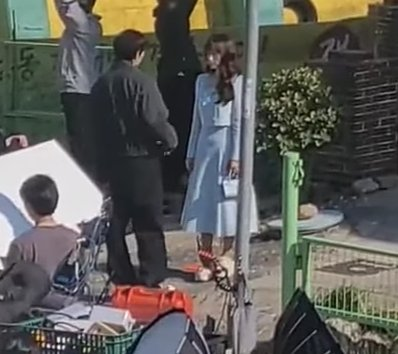 #ParkShinHye and #KimJaeYoung spotted filming SBS drama #TheJudgeFromHell.

#지옥에서온판사 #박신혜 #김재영
