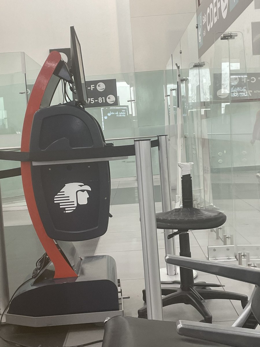 AlexcasiVio's tweet photo. @Aeromexico @AM_Escucha Tantita madre, tu personal ni si quiera tiene una silla digna, como esperas que estén de buen humor para atender a tus clientes? https://t.co/Rqvvhyfttn