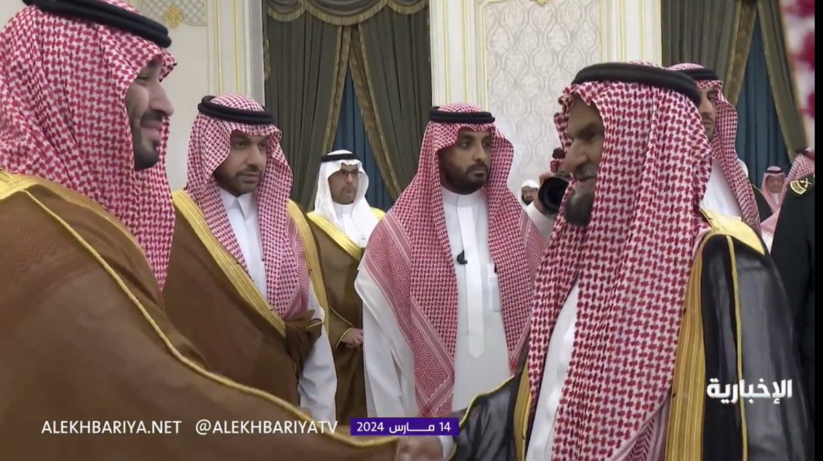 الشيخ غازي بن عطالله بن بنش - شيخ قبيلة العقالية من مطير - يتشرف بالسلام على سمو ولي العهد في زيارته #المدينة_المنورة هذا المساء ..