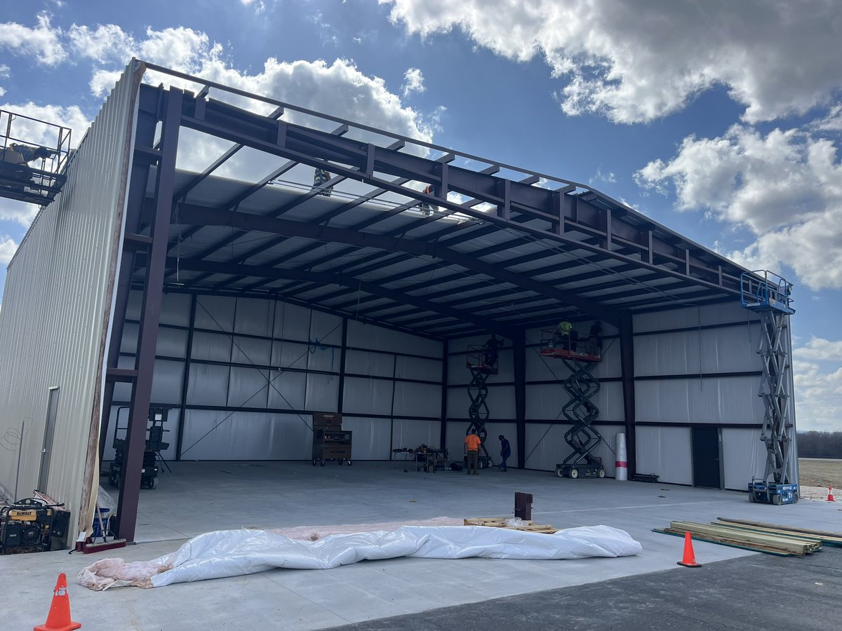 FlyHro's tweet image. Box Hangar is progressing fast. #flyhro #Airport #aviation