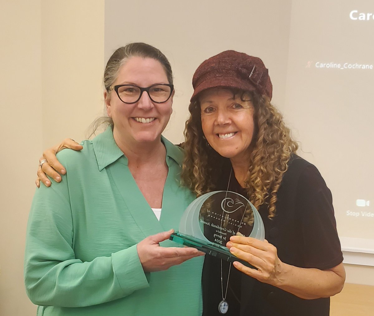 Thompson Nicola Branch Chair @1AustinLA presented #RunClub founder and #socialworker Jo Berry with the Heart of the Grasslands Award for Distinguished Service in #Kamloops today. Congrats Jo! An amazing @thompsonriversu #socialwork grad!