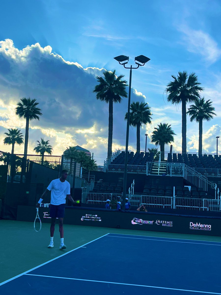 jonahtennis's tweet photo. The @aztennisclassic is the best it's ever been; I've gone every year since its first edition and I gotta say I'm so proud of my home state https://t.co/cr8W2t6hHD