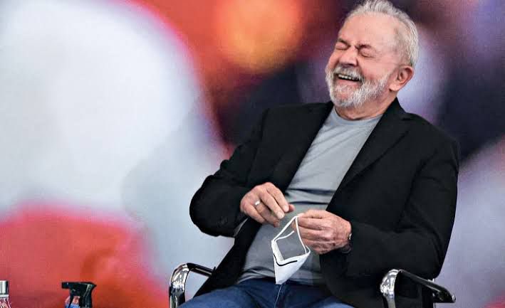 pedrorousseff's tweet photo. RESUMO DO DIA COM LULA:

1 - Governo Federal antecipa pagamento da primeira parcela do 13º para beneficiários do INSS.

2 - Liberação de R$ 1 bilhão em crédito para ações voltadas aos Yanomami.

3 - Inauguração do Complexo Mineroindustrial de Serra do Salitre, que será responsável por 15% da produção nacional de fertilizantes.

4 - Governo Federal fecha contrato para ampliar em até 150% programa de internet para escolas públicas.

5 - Ministério da Justiça e Segurança Pública assina acordo de cooperação técnica com o CNJ sobre prevenção ao superendividamento e combate ao crime organizado. 

Da-lhe, LULA!!! 🇧🇷🌟