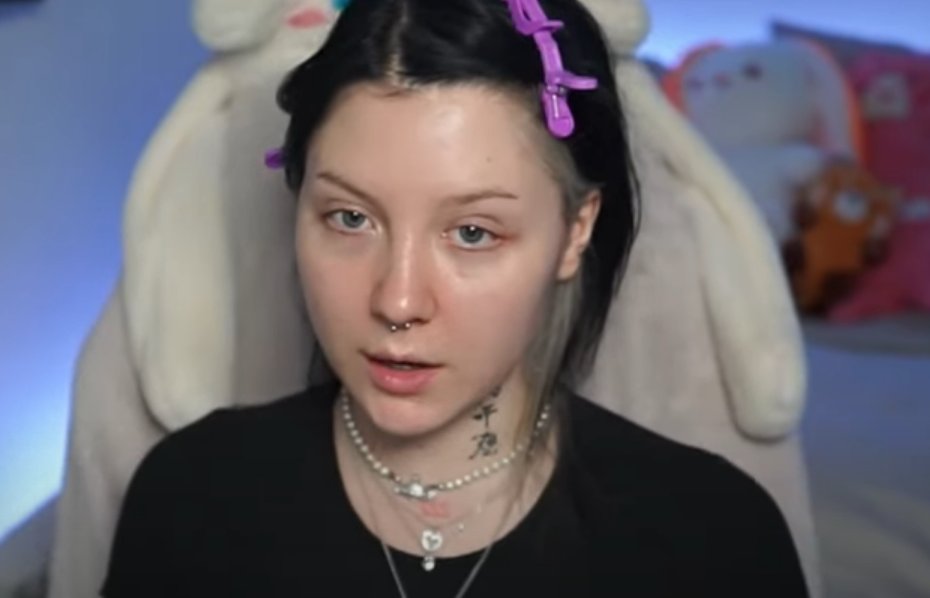 @atychi9 Congrats, you posted a picture of a girl that looks beautiful with and without makeup.

Using a picture while she's talking to insinuate that she's unattractive is a bit weird though.

In all honesty I don't blame you for grasping at straws when you've been trying (and failing)