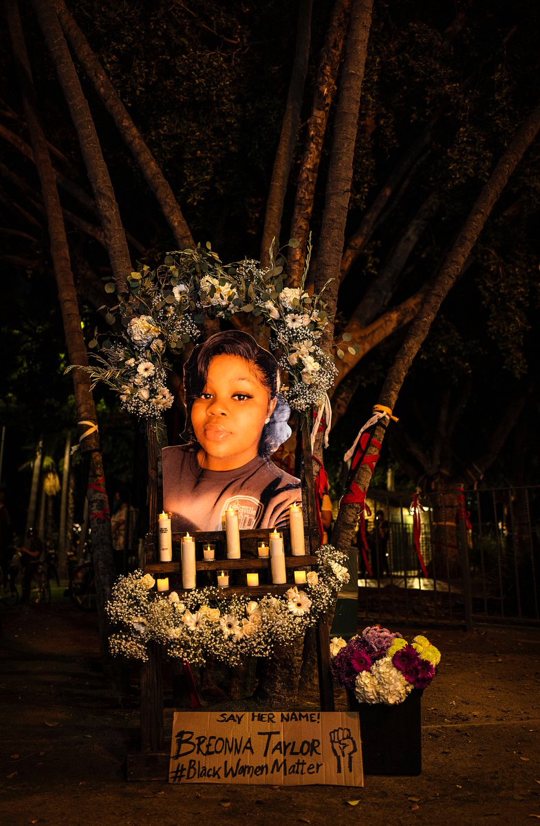 Photospice's tweet photo. Breonna Taylor was shot and killed on this day in 2020 by police officers in Louisville, Ky., during a botched raid on her apartment. Photo by #barbaradavidson #BreonnaTaylor https://t.co/4M40D4cFAf
