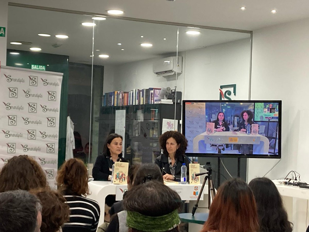 ANGELES CARRASCO GUTIÉRREZ (@gutcarrasco) on Twitter photo Muchísimas gracias a todos los estudiantes, compañeros y amigos que ayer nos acompañaron en la presentación de "¿Para qué servimos los lingüistas?". <a href="/AEEUCLM/">Asociación de Estudiantes de Español de la UCLM</a> <a href="/HispanicasUCLM/">Hispánicas UCLM</a> <a href="/DeLetras_UCLM/">Facultad Letras UCLM</a> <a href="/CatarataLibros/">Libros Catarata</a> <a href="/Serendipia_CR/">Serendipia Librería & Editorial</a> Podéis vernos aquí: youtube.com/live/blAv7HXot… Muchísimas gracias a todos los estudiantes, compañeros y amigos que ayer nos acompañaron en la presentación de "¿Para qué servimos los lingüistas?". <a href="/AEEUCLM/">Asociación de Estudiantes de Español de la UCLM</a> <a href="/HispanicasUCLM/">Hispánicas UCLM</a> <a href="/DeLetras_UCLM/">Facultad Letras UCLM</a> <a href="/CatarataLibros/">Libros Catarata</a> <a href="/Serendipia_CR/">Serendipia Librería & Editorial</a> Podéis vernos aquí: youtube.com/live/blAv7HXot…