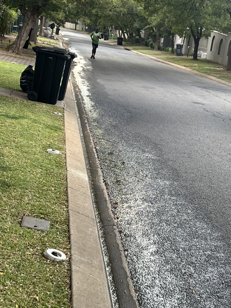 MamfaJane's tweet image. Morning @JHBWater we have an overflowing sewer in Kremetart street #RandparkRidge between #16 and #18. Please could you come and fix it, the whole street is stinking and there are school kids walking in it. Pls provide a reference number. @DavidWard126 @WaterCANsa