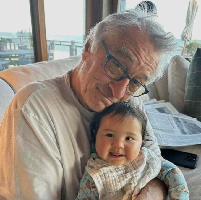 Robert DeNiro one my all time favorite actors has a 8 month old at 80 years ago. On Gawd There's hope<a href="/tag/happyblackhistorymonth"class="tags"><span>#happyblackhistorymonth</span></a>