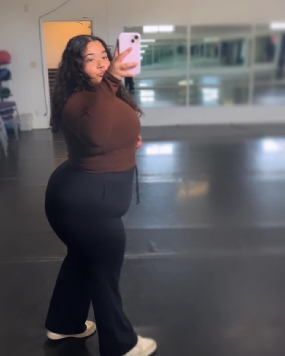 sweetzceee's tweet photo. 🖤 https://t.co/afLpRe7buD