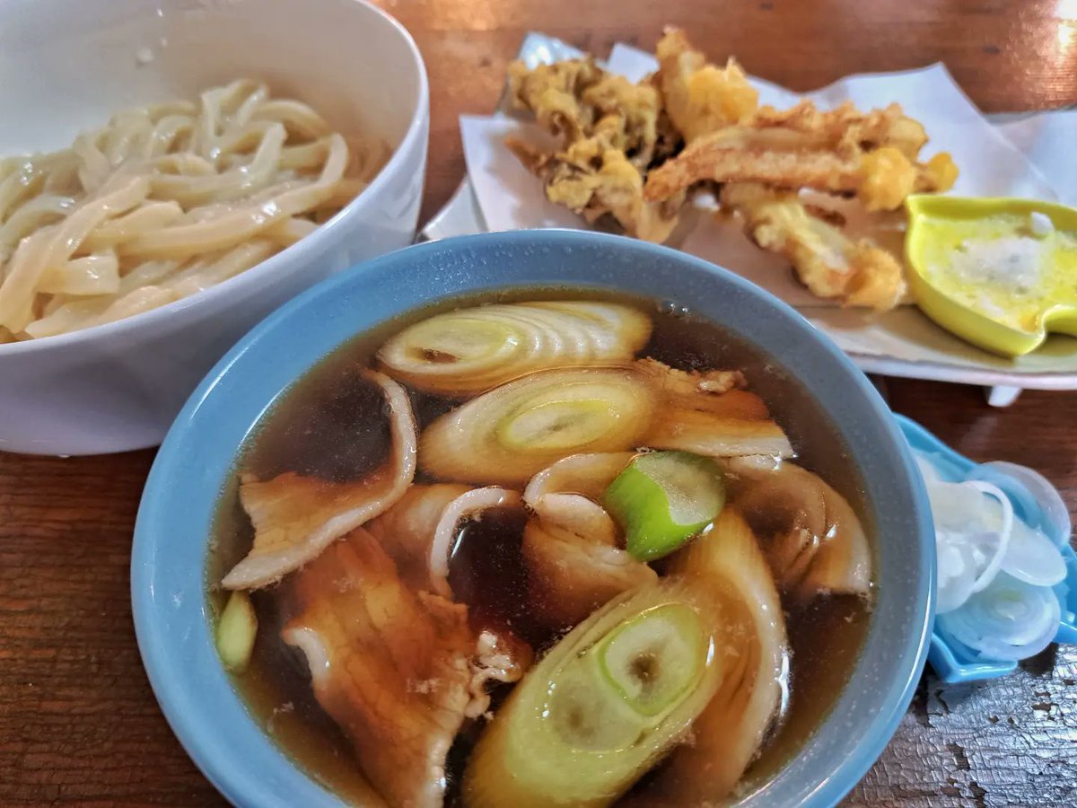 今日のランチは
イマココキッチンのランチに伺いました
メインランチの肉汁うどんを美味しく頂いて参りました
天麩羅の揚げ具合も良い塩梅です
肉汁はモモちゃん特性でうどんは武蔵野うどん湊さんとのコラボ企画です😋
@ima_coco_kitchen
@musashino_udon_minato_official
@plug_kawagoe