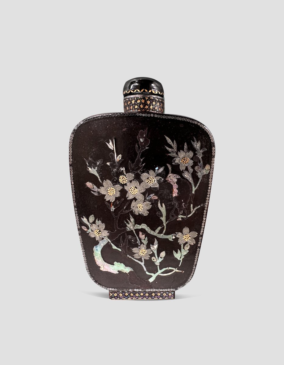 20 march 2024 Singapore International AuctionLot 191155: A Chinese Mother of Pearl inlaid Snuff Bottle with Qianlong Mark and Period 1736-1796
invaluable.com/auction-lot/a-…