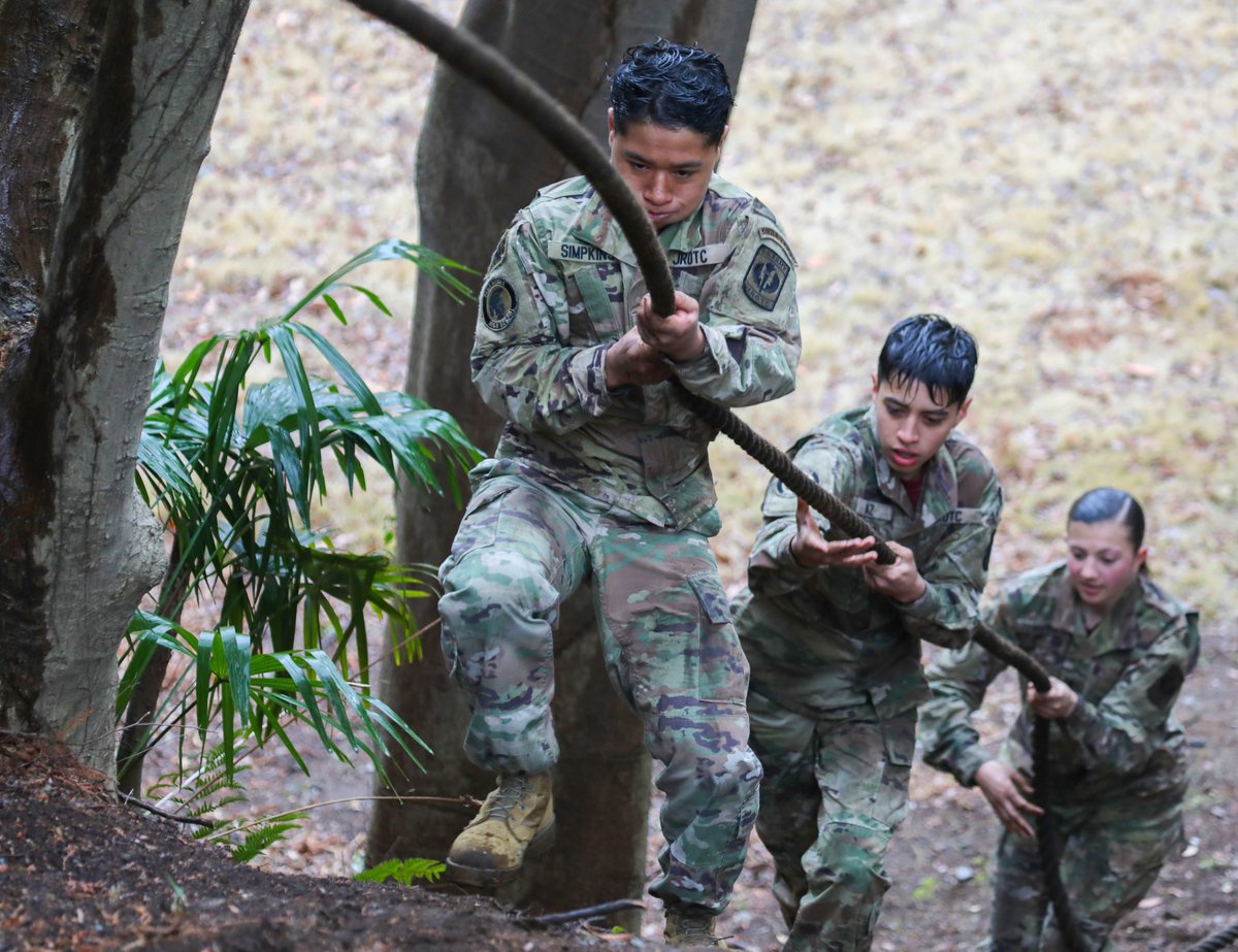 The 35th Combat Sustainment Support Battalion recently hosted a field day at Camp Zama to familiarize Zama Middle High School students with some aspects of Army life. Read more about the event below! ➡️ army.mil/article/274517