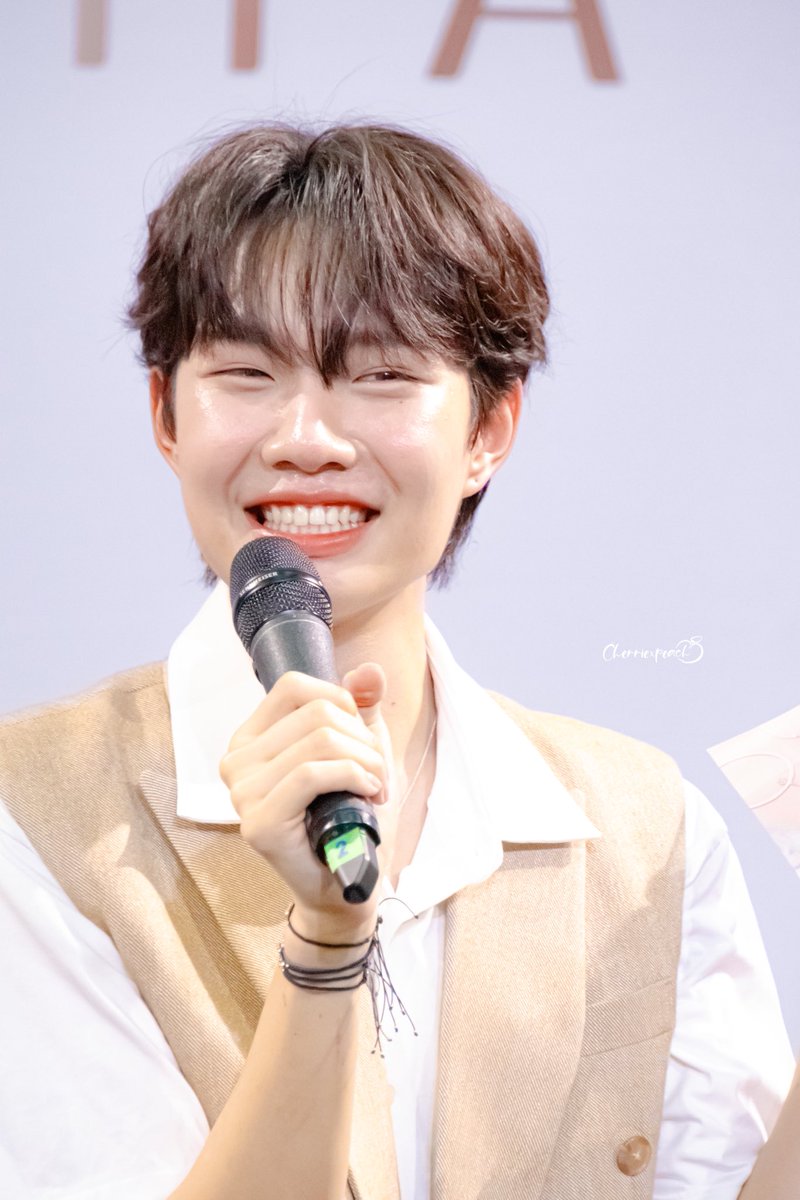 cherriexpeachh's tweet photo. รอยยิ้มที่เห็นแล้วทำให้ยิ้มตามได้ตลอด
สดใสสุดๆ แรงใจรายวัน🥰💖
@nampingnapat ♡
#nampingster #RAVIPAxNamping https://t.co/1LePt7JCxc