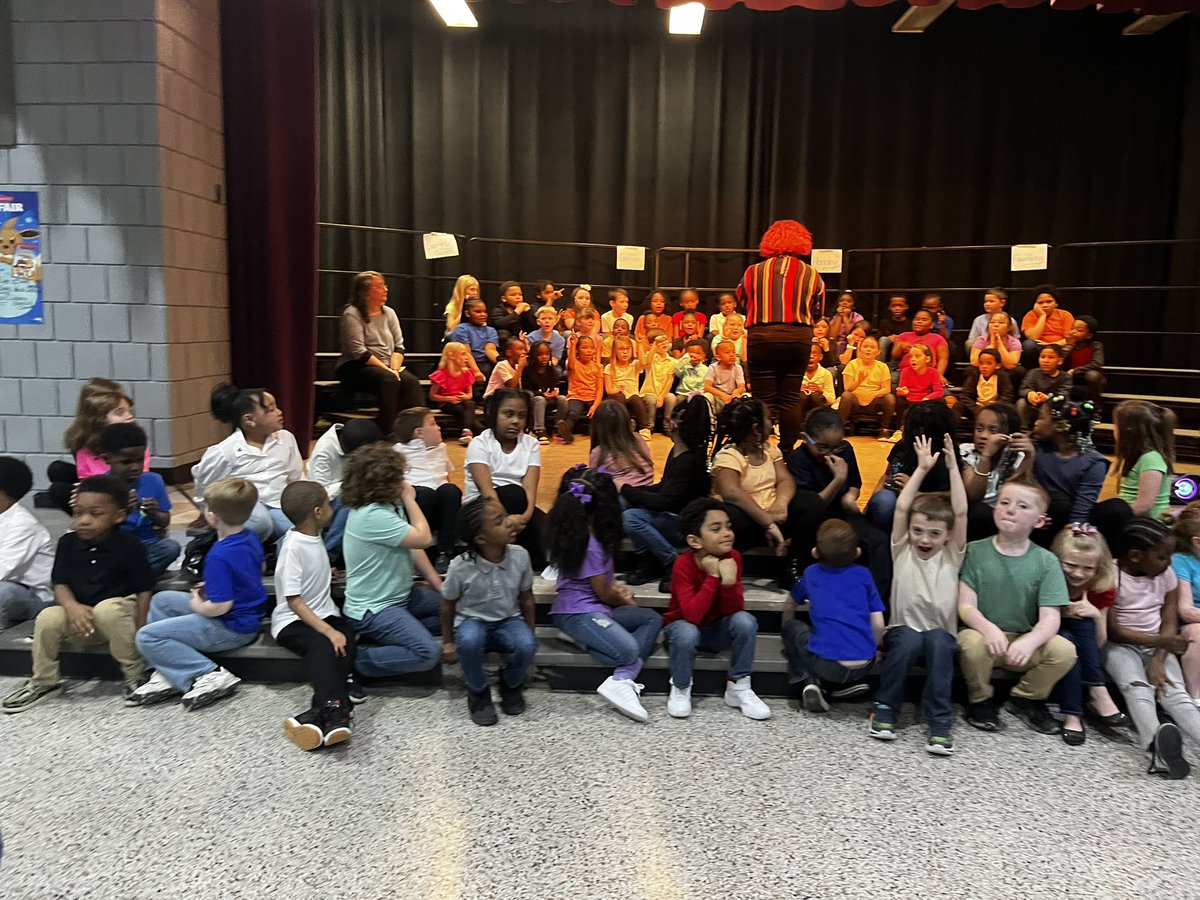 jpeterseducator's tweet image. TES held our first ever Fine Arts Night and it was a success! 1st and 2nd grade students showed off their vocal skills and artwork was displayed throughout the building. Thank you to all who came to support and participate! @EssexSchools @CyndeeBlount @DemiFulcher_ @TESRockfish