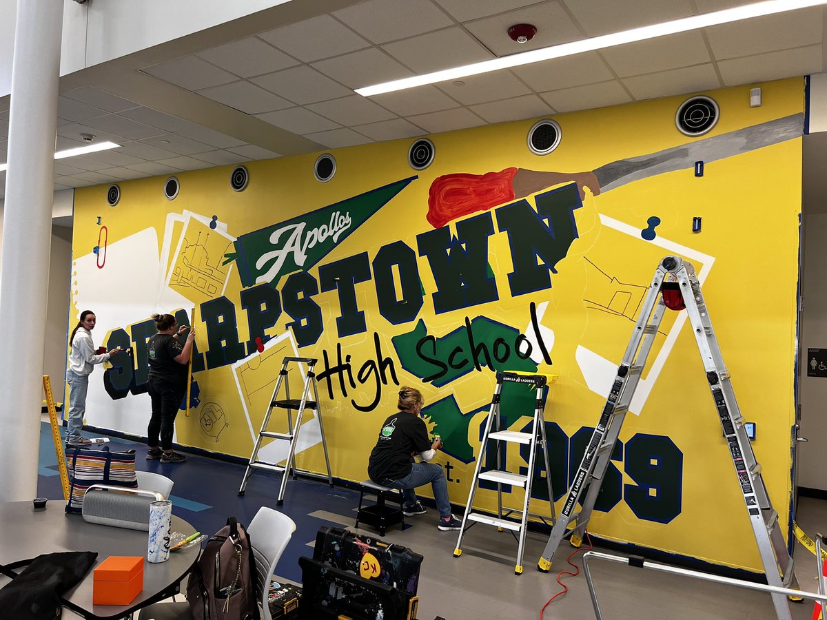 Not only did we have our Spring Break Camp going on at @Sharpstown_HS, but @TBradleyMurals and her team popped up to work on the murals as we continue to improve our campus culture & school pride.