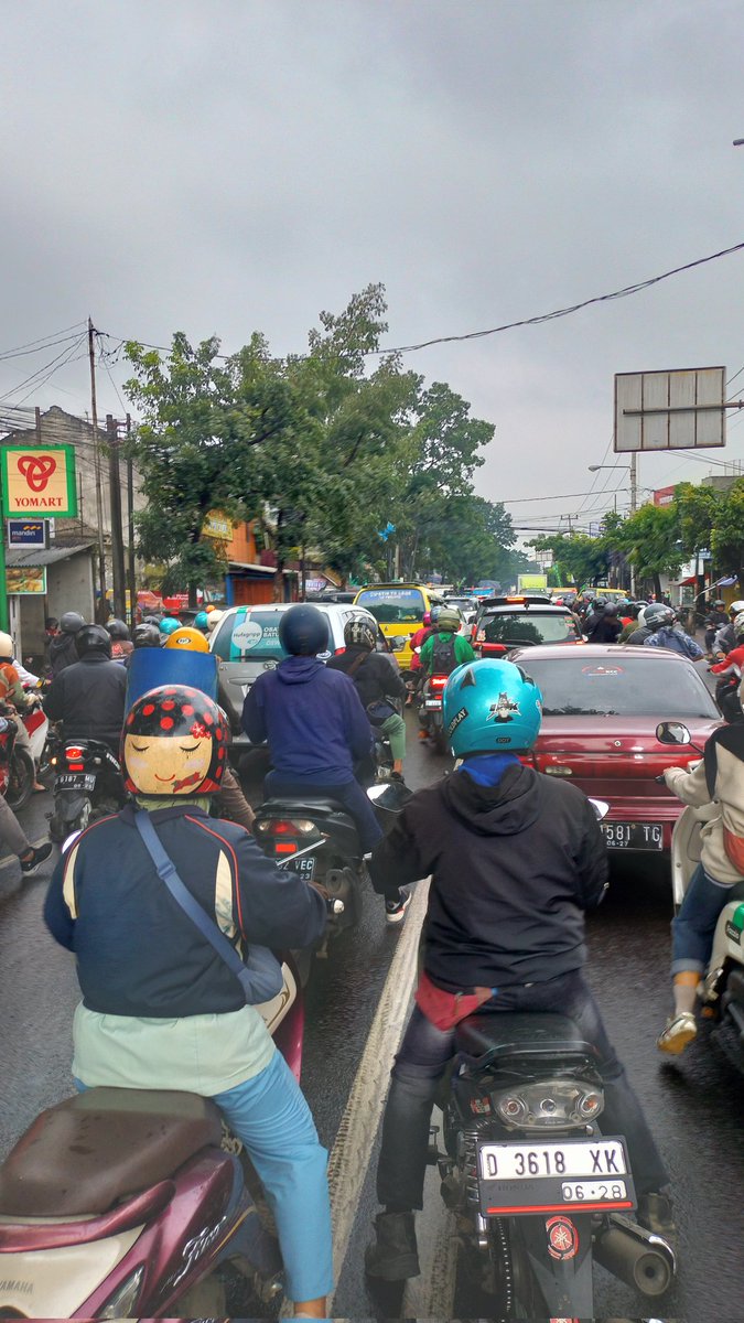 Setelah ramadhan hari ke 2 jalanan kopo lancar jaya dan sekarang kembali setelan awal, sepanjang jauh mata memandang tidak terlihat aparat mengatur lalu lintas, hatur nuhun <a href="/PRFMnews/">Radio PRFM</a> <a href="/infobandung/">infobandung</a> <a href="/infobdg/">BANDUNG ᮘᮔ᮪ᮓᮥᮀ</a>
