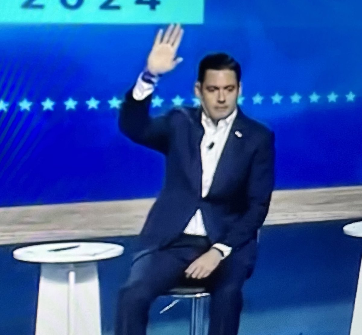 rrauloo's tweet photo. ¿Quién ha sido el peor hasta el momento en el debate? https://t.co/J1bpiCehgs