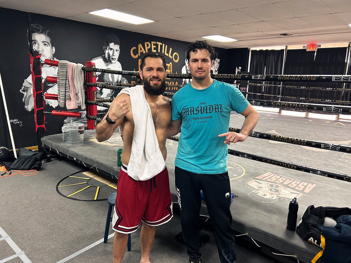 SaulAlmeida's tweet photo. We out here, let’s goo 💪🏼🔥
#LasVegas #JorgeMasvidal  #MasvidalDiaz #Boxing #SuperNecessary https://t.co/gyJYAMuYDu