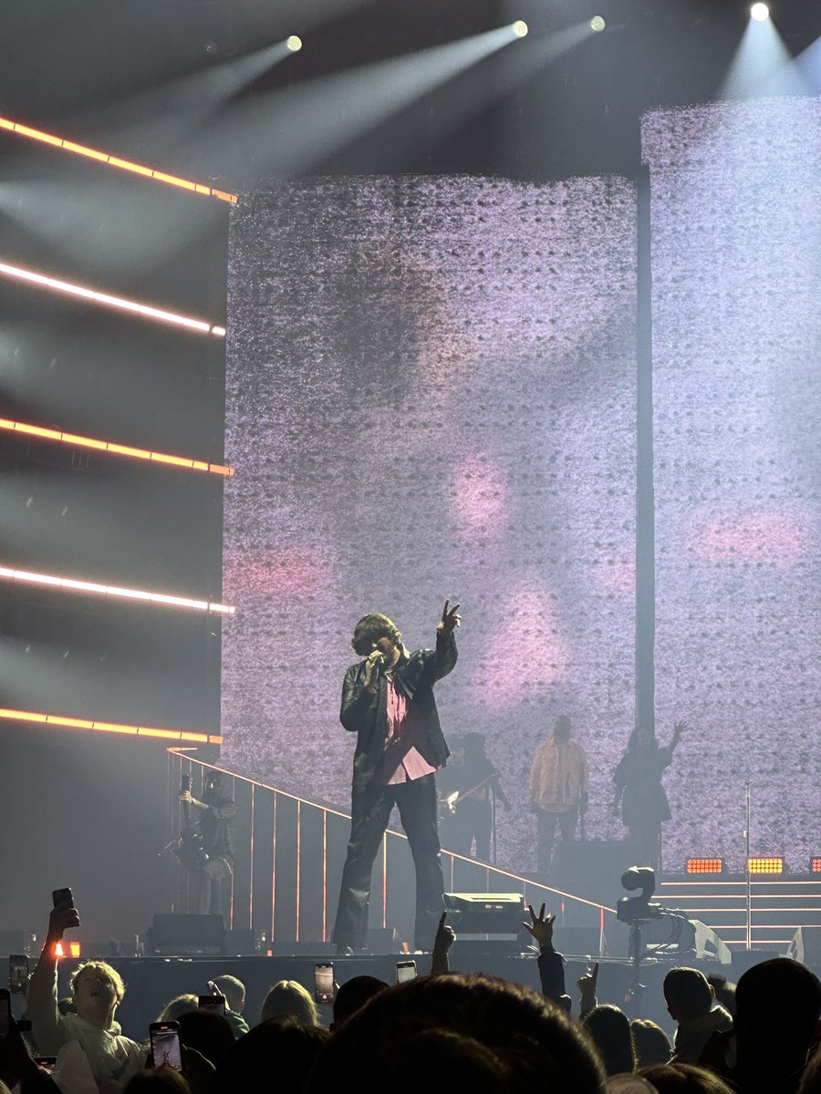 pamelamacp's tweet photo. @JamesArthur23 amazing nyt in Glasgow glad to see u bck and u done us and ur family proud 🏴󠁧󠁢󠁳󠁣󠁴󠁿🏴󠁧󠁢󠁳󠁣󠁴󠁿🏴󠁧󠁢󠁳󠁣󠁴󠁿 https://t.co/ieePVA8Mxo