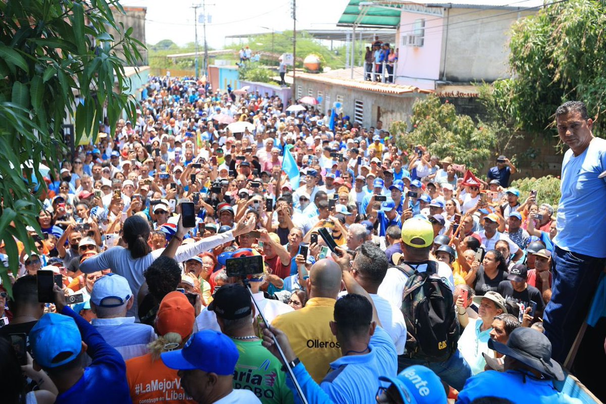 GRACIAS CARABOBO!! Desde Mariara, pasando por San Joaquín y Guacara, hasta desbordar Miguel Peña. Estamos en momentos cruciales, el régimen pretende hacernos sentir desorientados y derrotados, cuando estamos más fuertes que nunca.