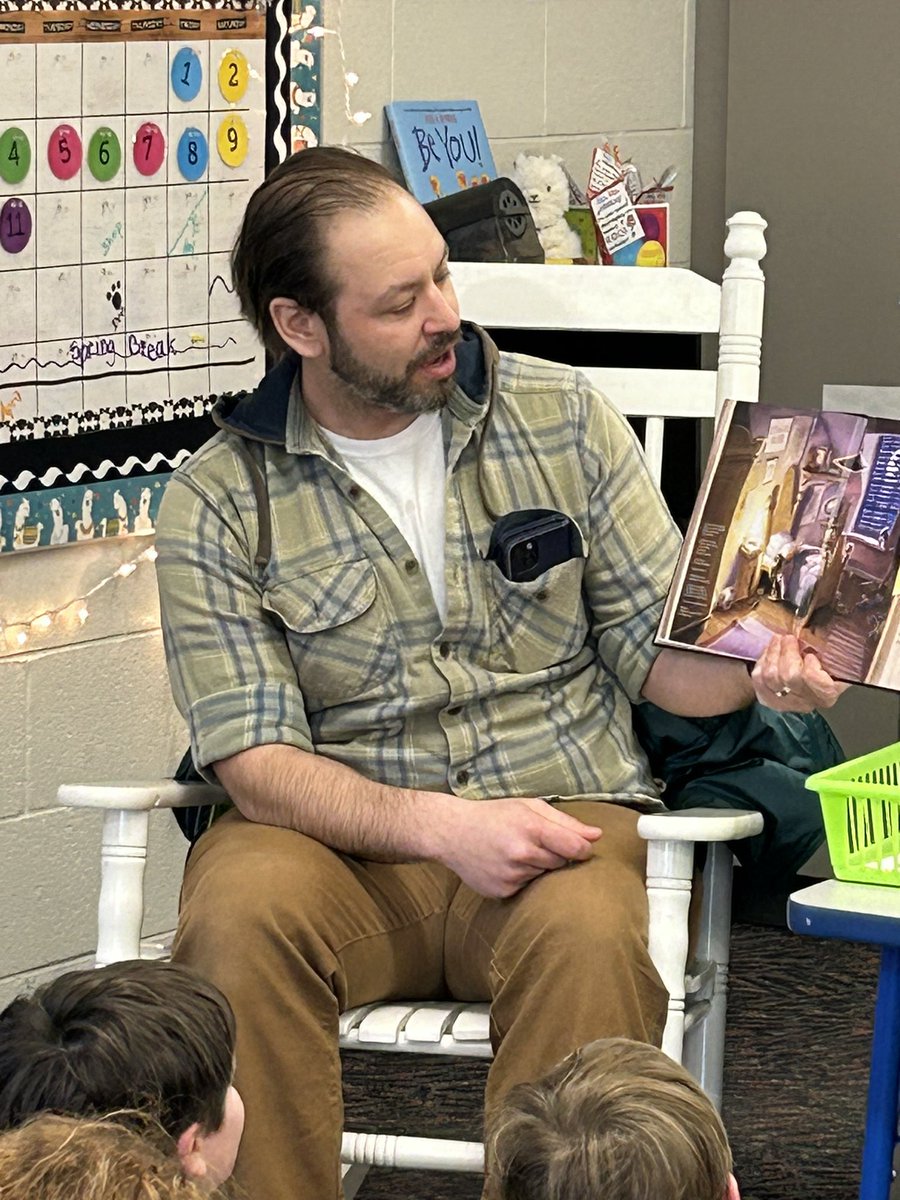 shaefferclass's tweet photo. Thanks Mr. Pasquali for being our Mystery Reader! @SLCSBrummer https://t.co/XICaHh8bjZ