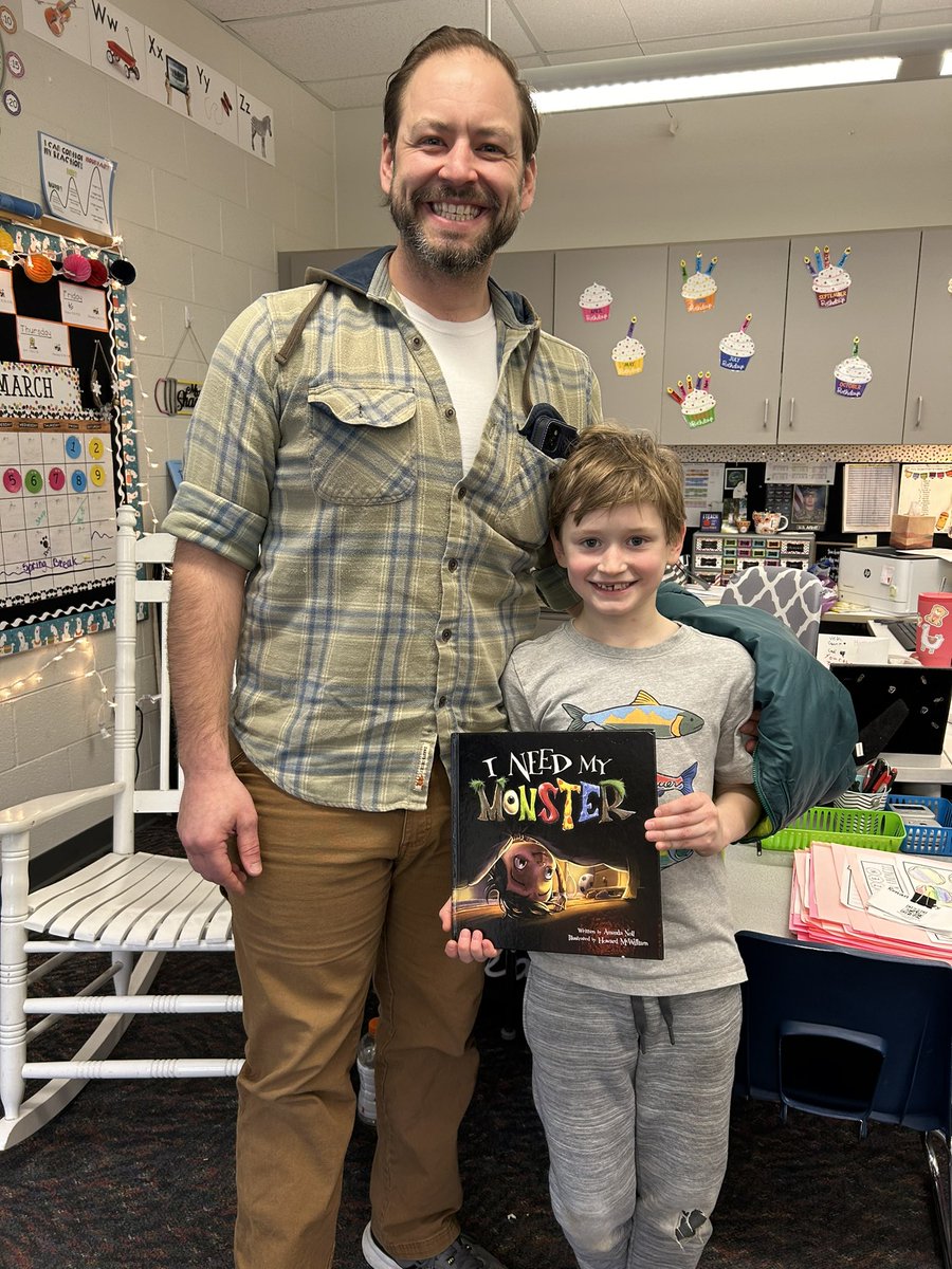 shaefferclass's tweet photo. Thanks Mr. Pasquali for being our Mystery Reader! @SLCSBrummer https://t.co/XICaHh8bjZ