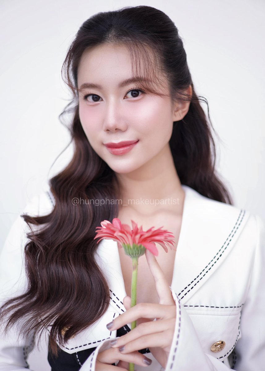 hungpham_makeup's tweet photo. Layout trong veo cùng Nguyễn Vĩnh Hà Phương
Makeup: Hưng Phạm
Hair: Nguyễn Thị Quỳnh Châm
#TeamQuanNguyenPuLe
#HưngPhạmMakeup
#HPMakeup https://t.co/Ar7HyYdE0L