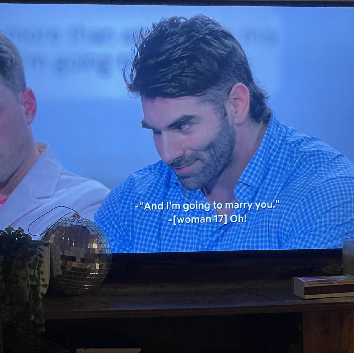 Trevor’s face expression while his tea was spilling over LMAOOOOO #LoveIsBlind