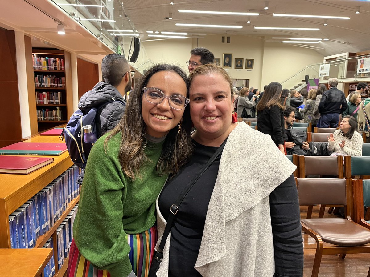 azucenita3's tweet photo. Con una chica #superpoderosa en el lanzamiento de su libro “Conversaciones fuera de la catedral. Una historia del derecho al aborto en Colombia”
Se los recomiendo, sobre todo como mujer, pero también como amiga de una de sus autoras @laiabu https://t.co/0fP7WTlY0N