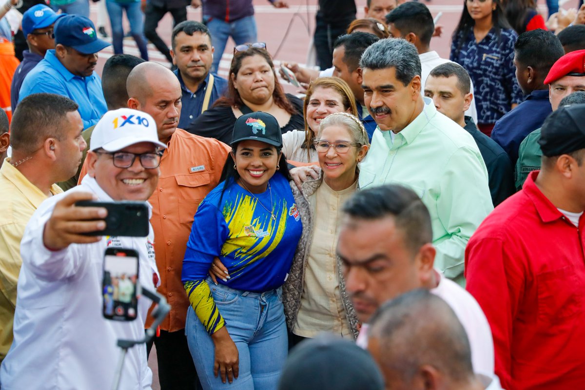 NicolasMaduro's tweet image. Hermosa jornada donde hicimos la entrega de equipamientos e insumos al pueblo de Puerto Ordaz, todo esto en el marco del Sistema del 1X10 del Buen Gobierno; el método del siglo XXI para gobernar conectados con la verdad del pueblo. Apoyo y ayuda social, solidaria y humana para…