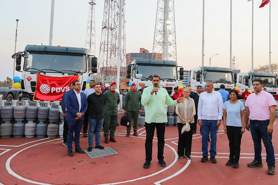 NicolasMaduro's tweet image. Hermosa jornada donde hicimos la entrega de equipamientos e insumos al pueblo de Puerto Ordaz, todo esto en el marco del Sistema del 1X10 del Buen Gobierno; el método del siglo XXI para gobernar conectados con la verdad del pueblo. Apoyo y ayuda social, solidaria y humana para…