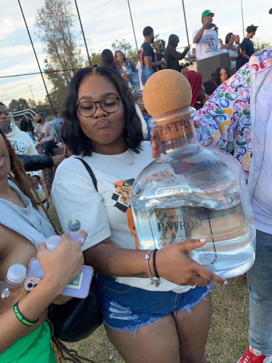 I just wanna know where sis got that bottle lol 😂😂😂😂🤭🔥