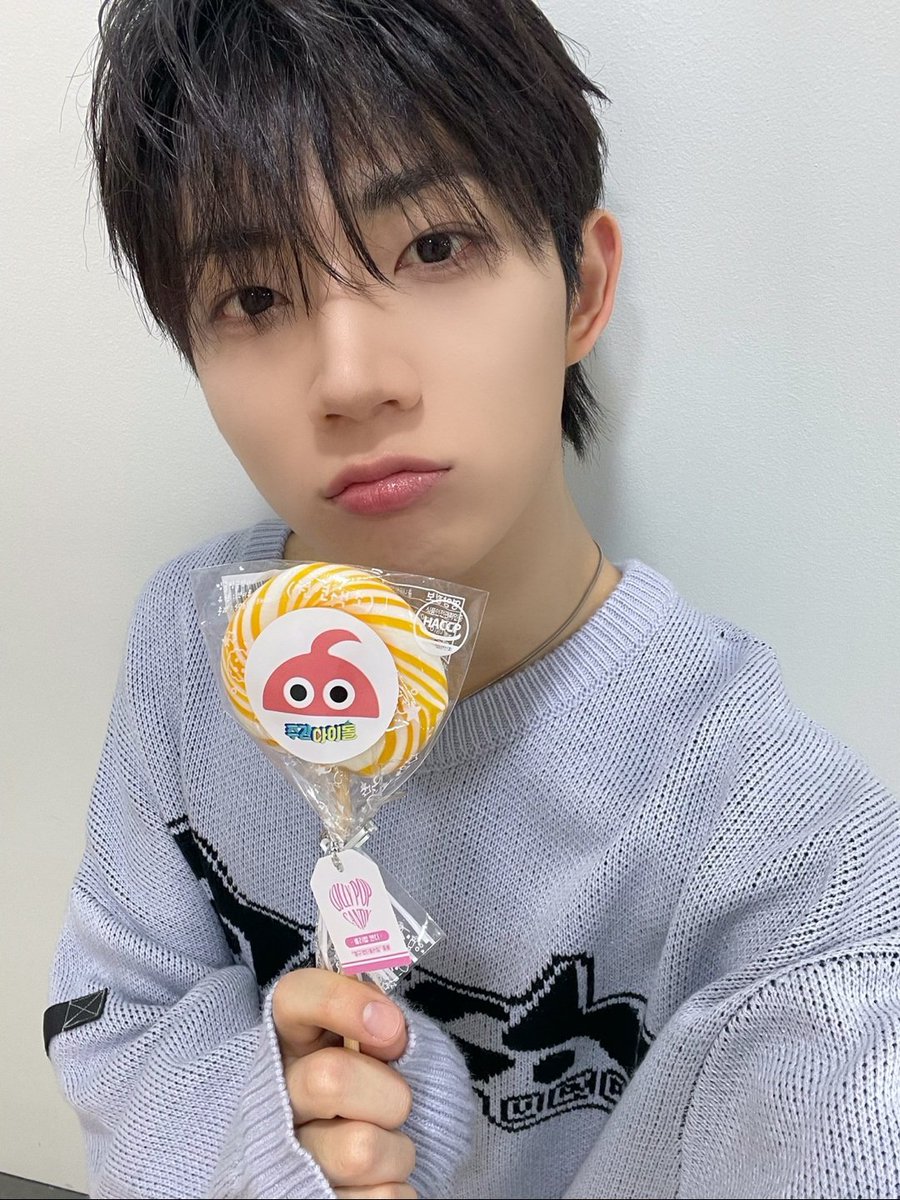 weeklyidol_'s tweet photo. #주간아 #주간아이돌 @weeklyidol_
#TEMPEST #템페스트 @TPST__official

📣주간아이돌 템페스트편 재밌었다면 소리질러📣

iE들을 위해 주간아가 준비한 뽀너스 샷✨️

화이트데이에 사탕이 왜 필요해...?
템페스트 얼굴이 이렇게 달콤한데🍬🍭🥰

#한빈 #형섭 #혁 #은찬 #LEW #태래 https://t.co/Npy6jXzoN4