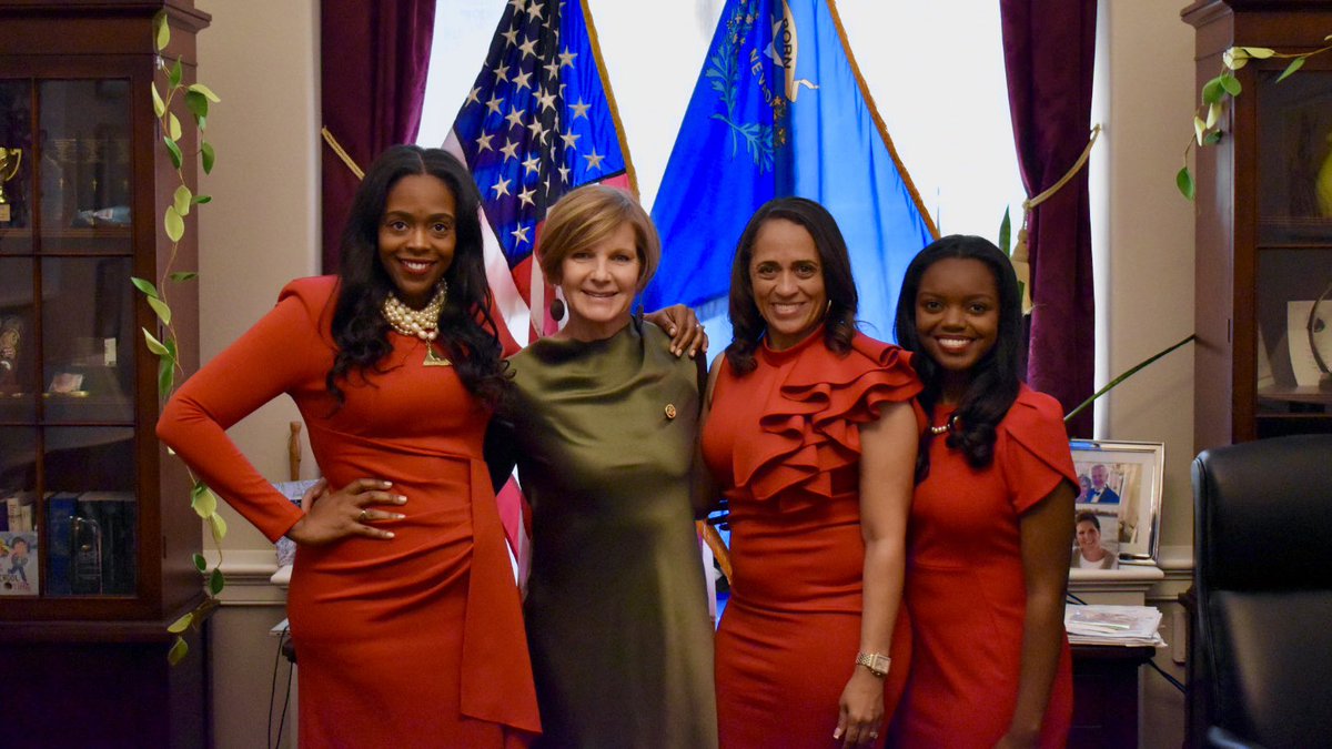 Welcome to DC, Delta Sigma Theta! It was a pleasure to meet with the hardworking women of their Las Vegas Alumnae Chapter to discuss voting rights, reproductive freedom, and their supportive programs throughout southern Nevada. @dstinc1913