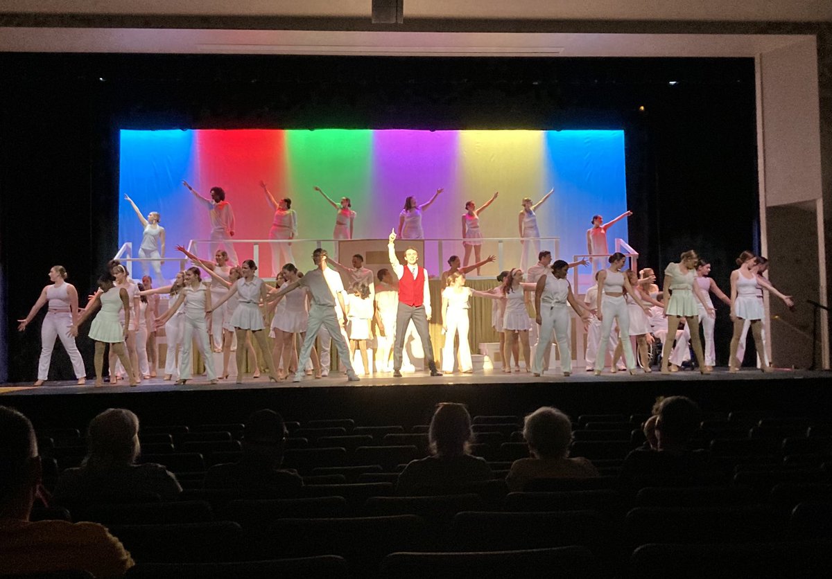 Loved the sneak peak tonight! Go see  “Catch Me If You Can” this weekend! (Especially because a lot of these kids graduate — can’t believe it ❤️🥹)
Beautiful job to all on the stage, the stage crew and pit — you turned it into butter! 😘 Amazing job!