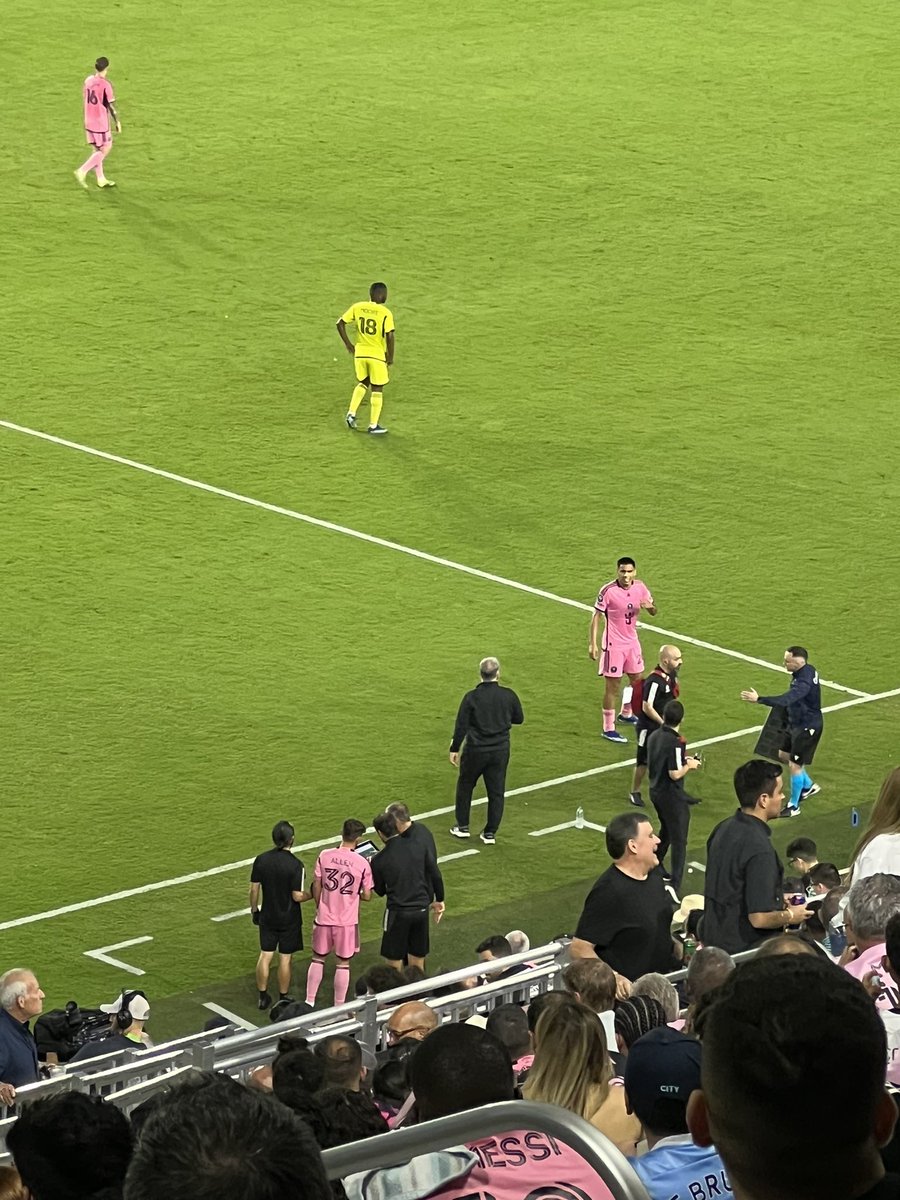 Noah Allen coming on. He’s going to play CB in the back three. #InterMiamiCF #FreedomToDream #MIAvNSH