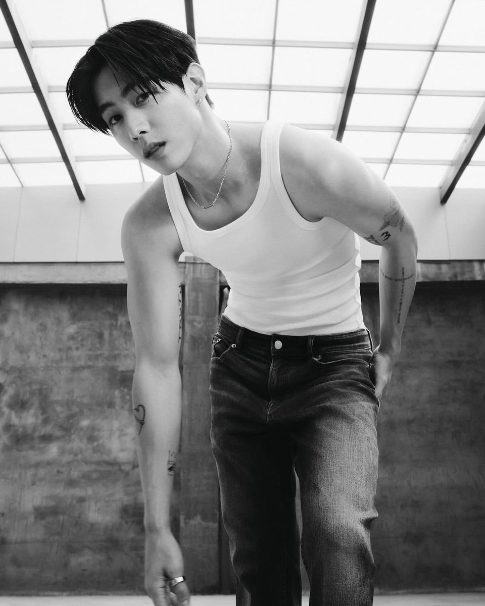 withyoumarktuan's tweet photo. 240314 L’Officiel SG and L’Officiel Hommes SG shares photos of Mark Tuan for @CalvinKlein 

Head over to the post and like + leave nice comments for Mark 🤗

MARK TUAN FOR CALVIN KLEIN
#MarkTuan_CalvinKlein
#CalvinKleinTH #mycalvins
#MarkTuan #Mark #段宜恩 #마크 
@marktuan @DNAmngmnt