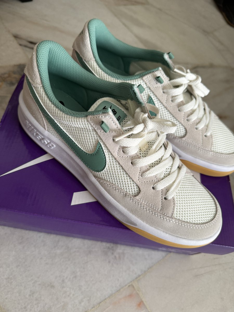 nike sb adversary green gum