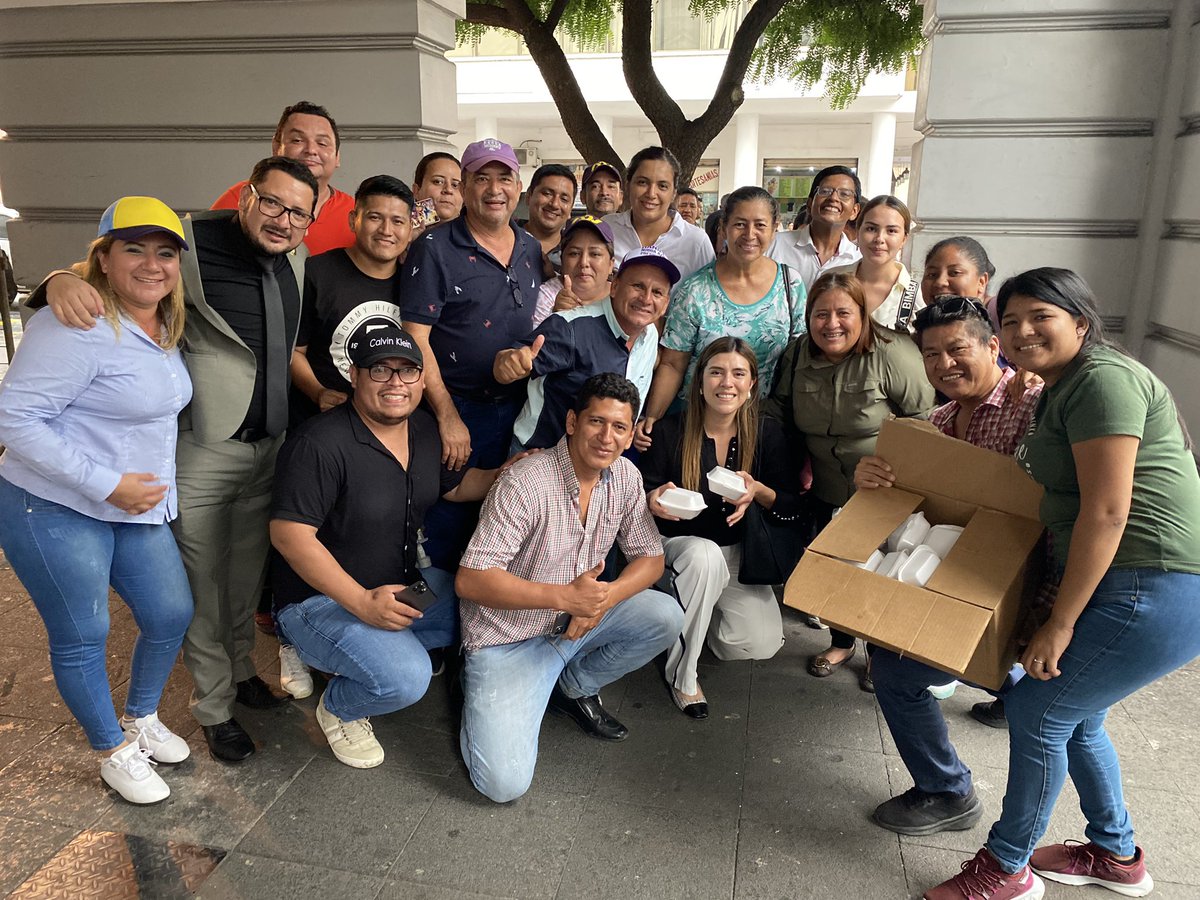 LorenaRosadoS's tweet image. ¡Hoy nuestro presidente @DanielNoboaOk recorrió las zonas afectadas por la época invernal de Jujan y en Virgen de Fátima visitó la planta camaronera Santa Priscila donde han generado 1.100 empleos para jóvenes! 🇪🇨

Tenemos un presidente preocupado por el bienestar de su gente y…