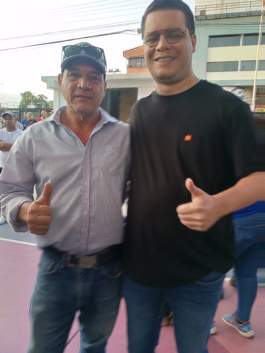 Desde Valencia en compañía del Alcalde de Valencia Julio Fuenmayor quien nos atendió para la #UnidadadLuchaBatallaYVictoria segura🇻🇪😎✌🏻 No volverán más nunca a gobernar este país <a href="/dcabellor/">Diosdado Cabello R</a> 🇻🇪😎✌🏻