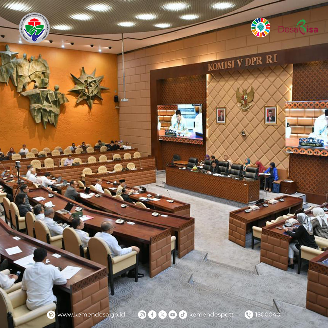 Mendes PDTT Abdul Halim Iskandar menghadiri Rapat Kerja dengan Komisi V DPR RI di Gedung DPR RI, Jakarta pada Rabu (13/3/2023). Dalam pertemuan tersebut, Wakil Ketua Komisi V DPR RI, Ridwan Bae, memimpin rapat yang membahas evaluasi pelaksanaan APBN 2023 dan Program Kerja 2024.