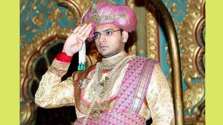 Bjp gave Mysuru MP seat to Mysuru royal family scion Maharaja Yaduveer Krishna Datta Wodeyar in place of Pratap Simha 
Pratap is a young dynamic leader who started as a journalist ans became two time MP of Mysuru and is one of the most promising young leaders of Karnataka. 
But