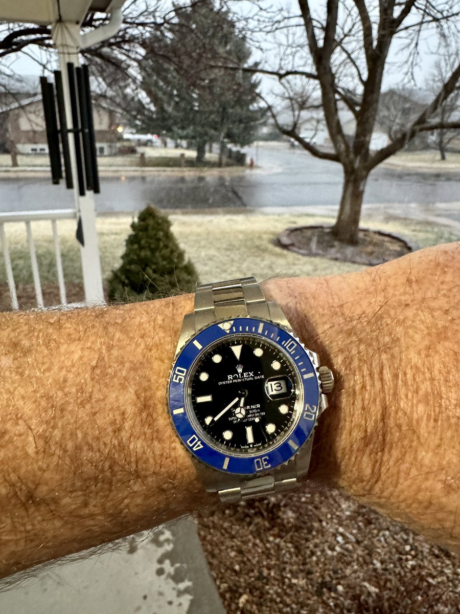 wristwatchforum's tweet photo. The snow is starting again and we’re expecting 18-24 inches by this time Friday. We decided to cook inside tonight and grab a great bottle of wine from the cellar. #Rolex #jchristopher #pinotnoir #wine #watches https://t.co/ciYxd3CETZ
