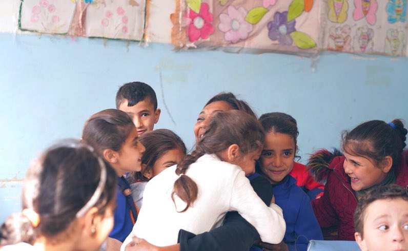 Children in conflict-affected countries face 2x the risk to be out of school than peers in stable areas. In #Syria, @WFP school meals are vital for 500k children–keeping them in school, helping them recover & build opportunities for a brighter future #ISMD2024 @SchoolMeals_