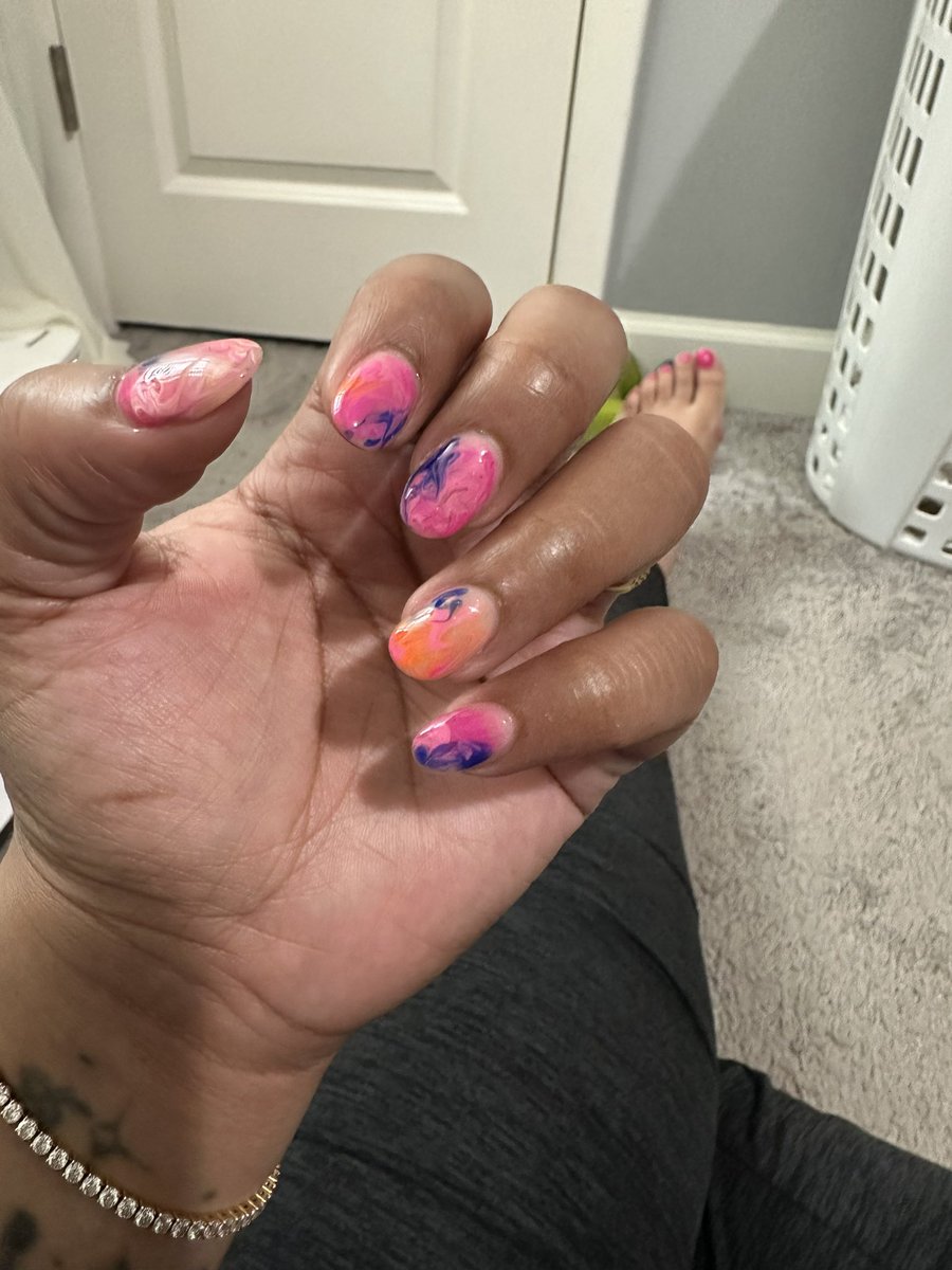 BiancaOneal9's tweet image. #handmodel, #prettyhands, #partsmodel, #nailmodel #nailart #illb🐝