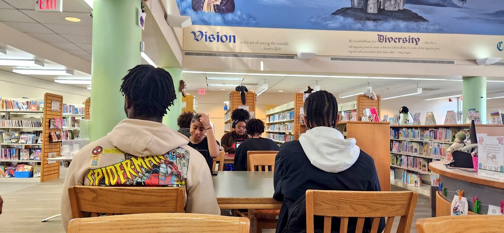 MrV_history's tweet photo. IB Juniors from @RichTownshipHS are beginning research for their history IA, a 2200 word essay on a historical topic of their choice. Big thanks to @MattesonLibrary @GPPLIllinois @richtonparklib @ParkForestLib for hosting our students today! #richinstudentsuccess #iblearner https://t.co/tjF58ywsNQ