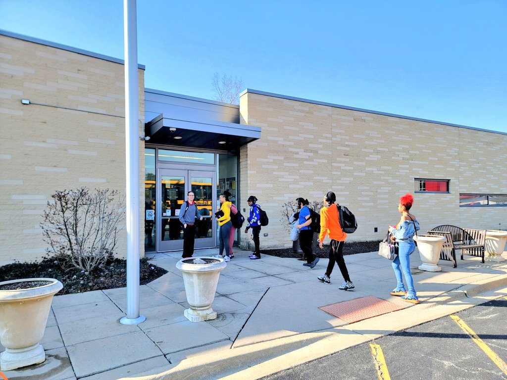 MrV_history's tweet photo. IB Juniors from @RichTownshipHS are beginning research for their history IA, a 2200 word essay on a historical topic of their choice. Big thanks to @MattesonLibrary @GPPLIllinois @richtonparklib @ParkForestLib for hosting our students today! #richinstudentsuccess #iblearner https://t.co/tjF58ywsNQ
