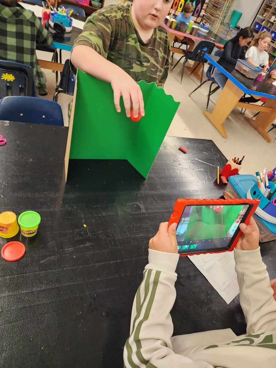 KristinMoulder's tweet photo. Stop Motion #VaughanArtROCKetS #cobbartrocks #SoarOn https://t.co/luwxi2MYBH