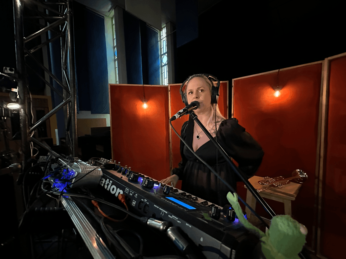 alexhfoster's tweet photo. ... I have to be disposed to channel whatever the record wants to convey, beyond what I could think, feel, or fear, which is not a small step for me to take.
Read the full #StudioDiary : https://t.co/4Y1hk8peFY
#MusingSounds https://t.co/Yfw4ifmDok